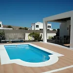 Ereza Buganvillas Playa Blanca
