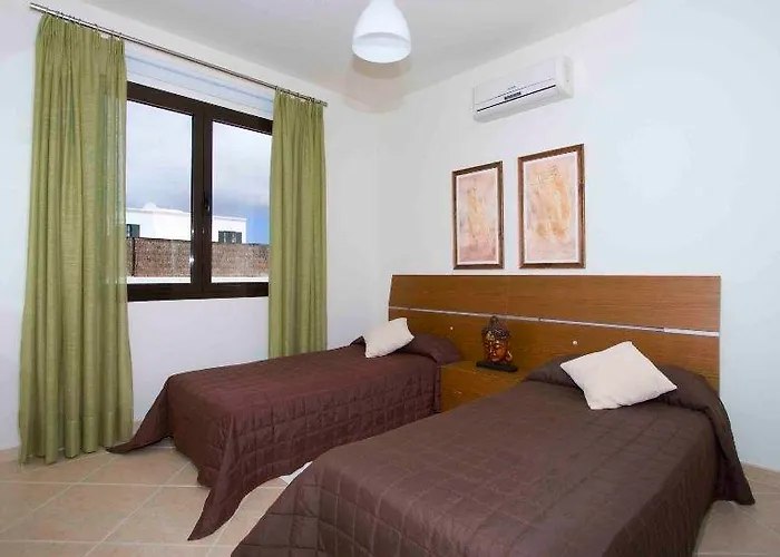 Ereza Buganvillas Vila *